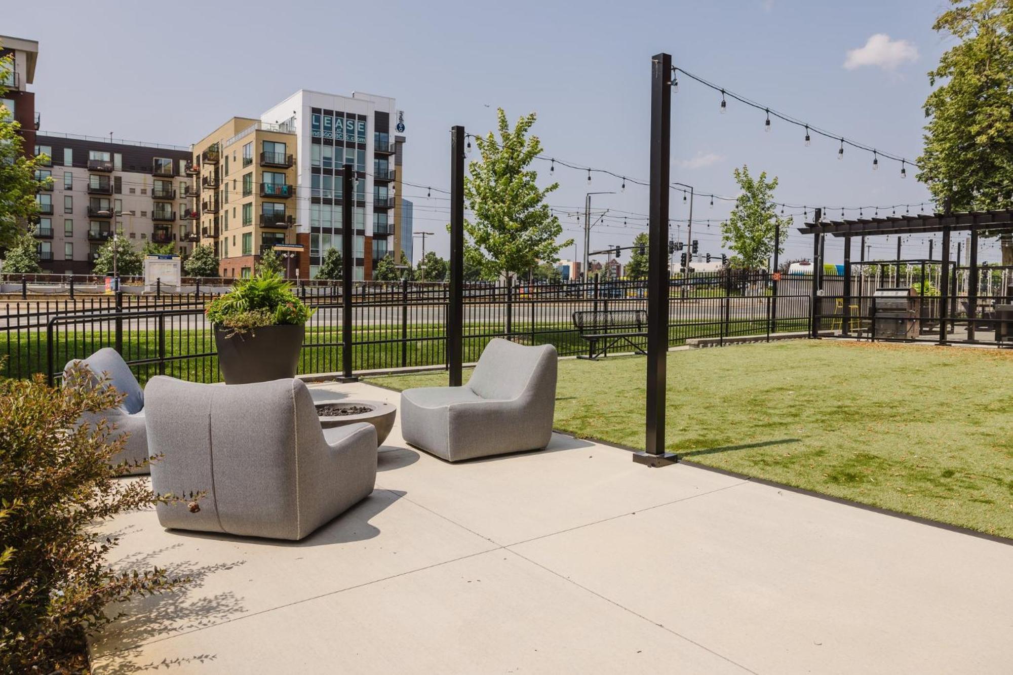 Crowne Plaza Suites Msp Airport - Mall Of America By Ihg Bloomington Exterior photo